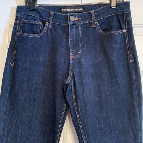Express, straight leg cut jeans, with beautiful dark wash, size 8, EUC - Picture 3 of 11